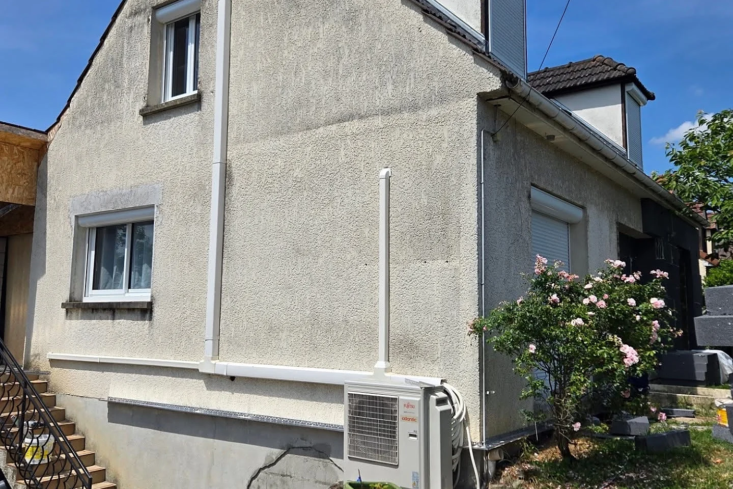 Façade avant isolation thermique par l'extérieur, par G2O Habitat